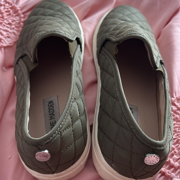Steven Madden ECENTRCQ Slip ons // Green // Size 8.5 - Picture 7 of 8